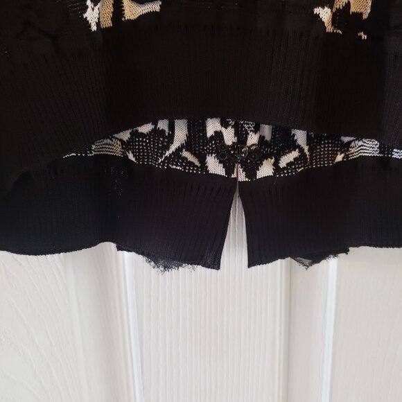 St John Couture Jacket/Sweater size 6 golden buttons and hidden hooks - Picture 12 of 15